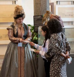 Efterårsferie aktiviteter for børn Frivillige tager imod på Koldinghus