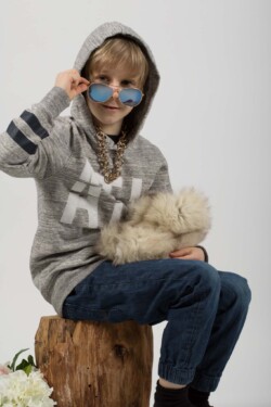 Sej dreng med solbriller Sej dreng med solbriller