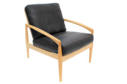 Packshot Lænestol fritlagt på hvid baggrund